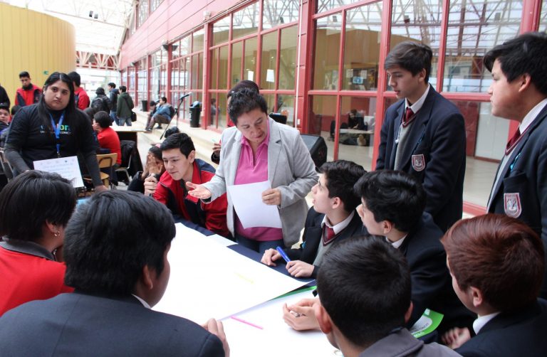 Con charla y taller interactivo escolares magallánicos aprendieron en torno al cuidado de los océanos