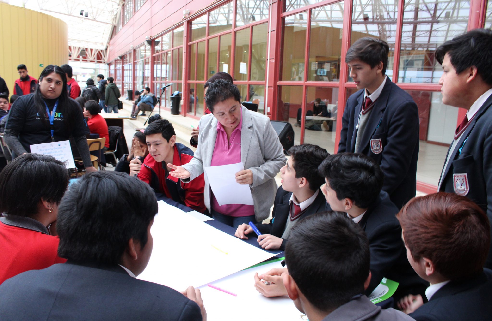 Con charla y taller interactivo escolares magallánicos aprendieron en torno al cuidado de los océanos