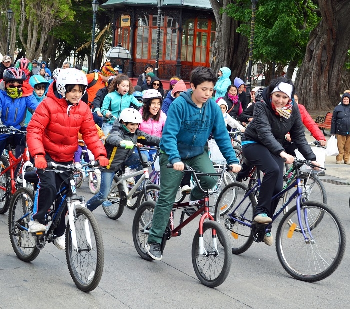 200 personas participan en cicletada de Explora