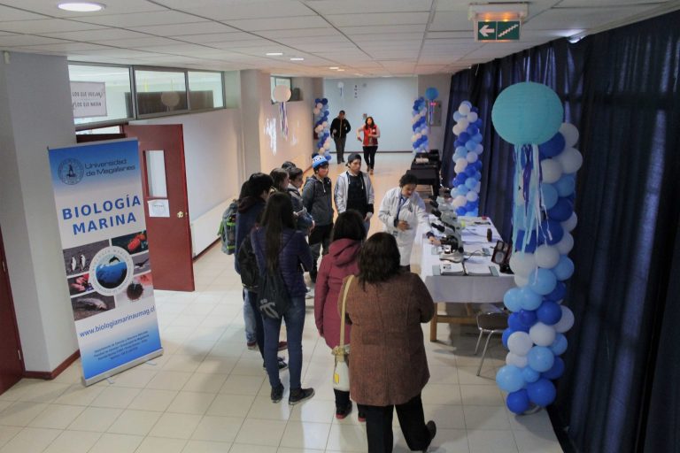 Estudiantes y profesores de Puerto Natales visitaron los laboratorios abiertos y exposiciones de la EXPOMAR