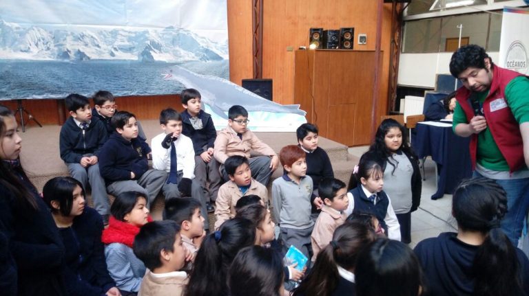 Exposición itinerante Antártica Extrema llega a Puerto Williams