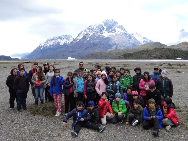 Ganadores del álbum “Un gran viaje por el océano” de la Provincia de Última Esperanza visitan el Parque Nacional Torres del Paine