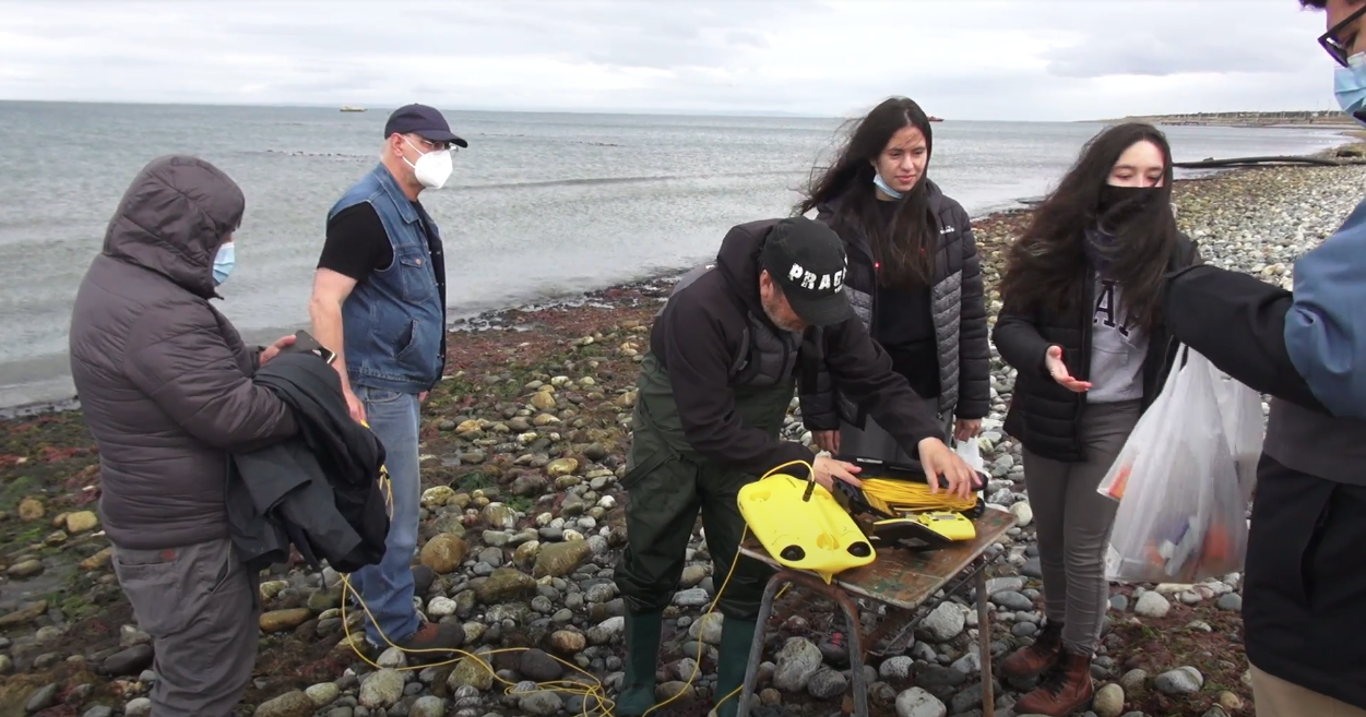 Seminario “Mini Robótica Submarina” finalizó con trabajo práctico a orillas del Estrecho de Magallanes