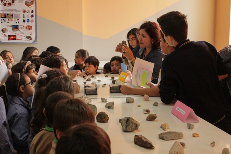 Pabla Barría, docente academias científicas: “Ser parte de las academias nos permite avanzar a paso seguro”