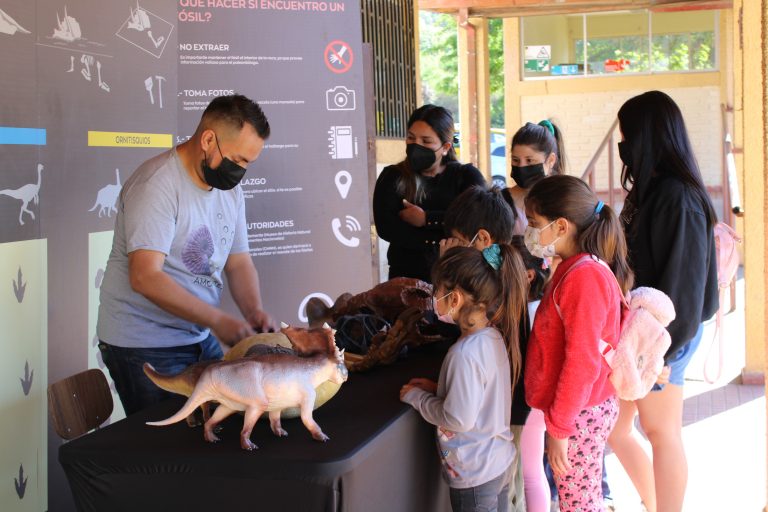 PAR Explora convoca a académicos/as, investigadores/as y docentes a participar de sus actividades