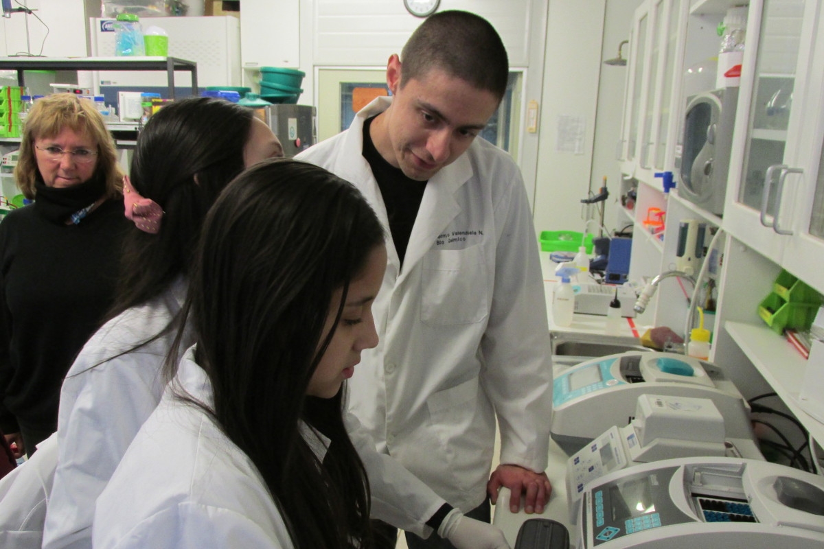 Invitan a abrir los laboratorios de la UACh a estudiantes de Los Ríos