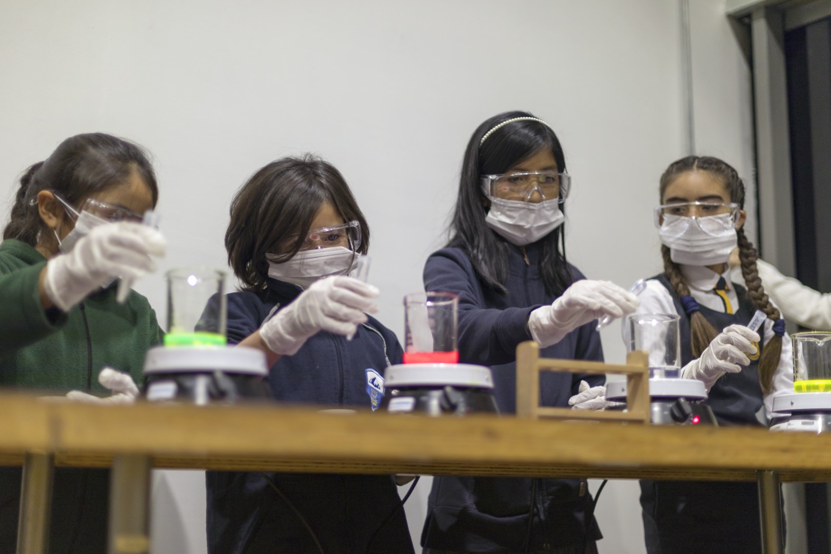 Ministerio de Ciencia celebra 25 años del programa Explora con seminario de investigación escolar