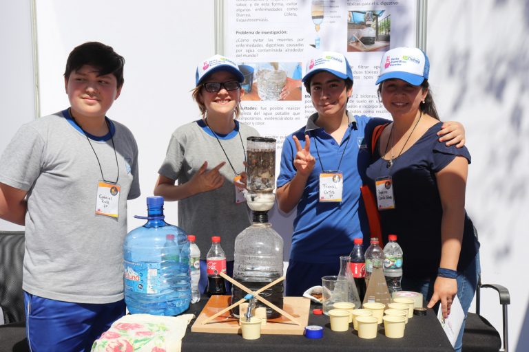 Estudiantes Muestran su creatividad en la tercera feria científica escolar de nuñoa