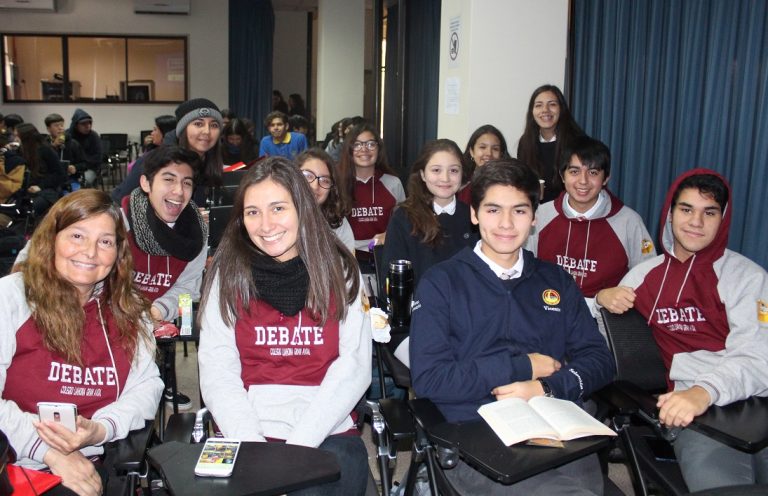 Estudiantes se preparan para el VI Torneo Interescolar de Debates Explora
