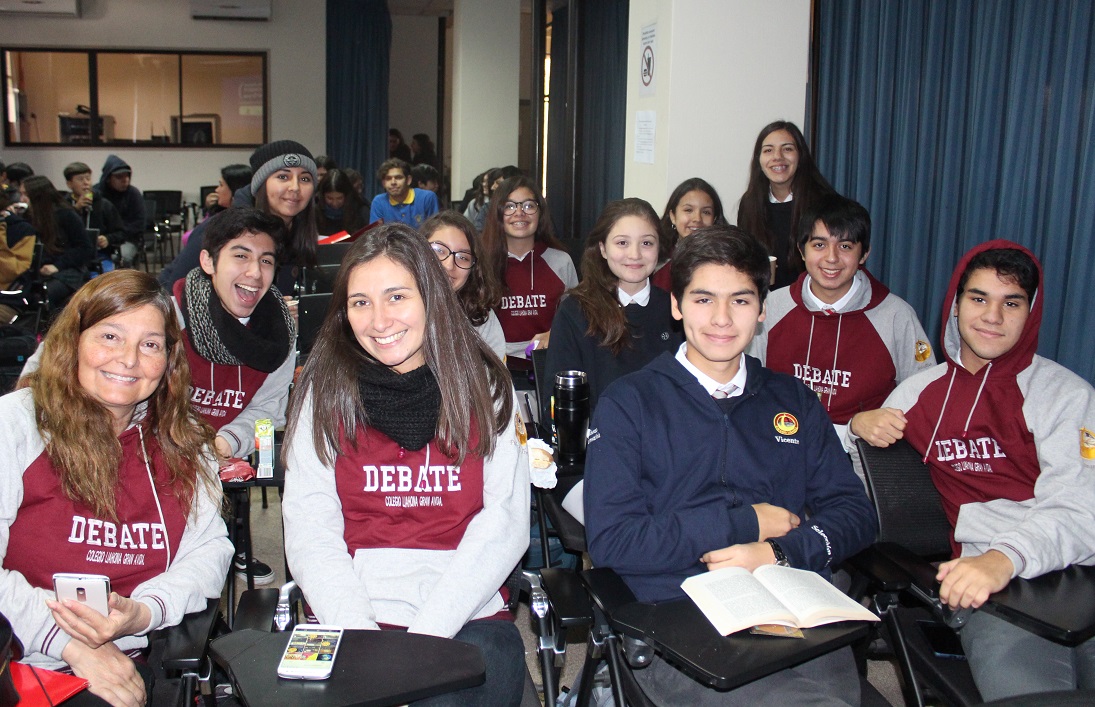Estudiantes se preparan para el VI Torneo Interescolar de Debates Explora