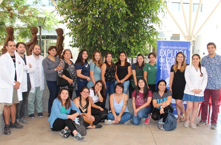 Educadoras aprenden microscopía para enseñar a párvulos