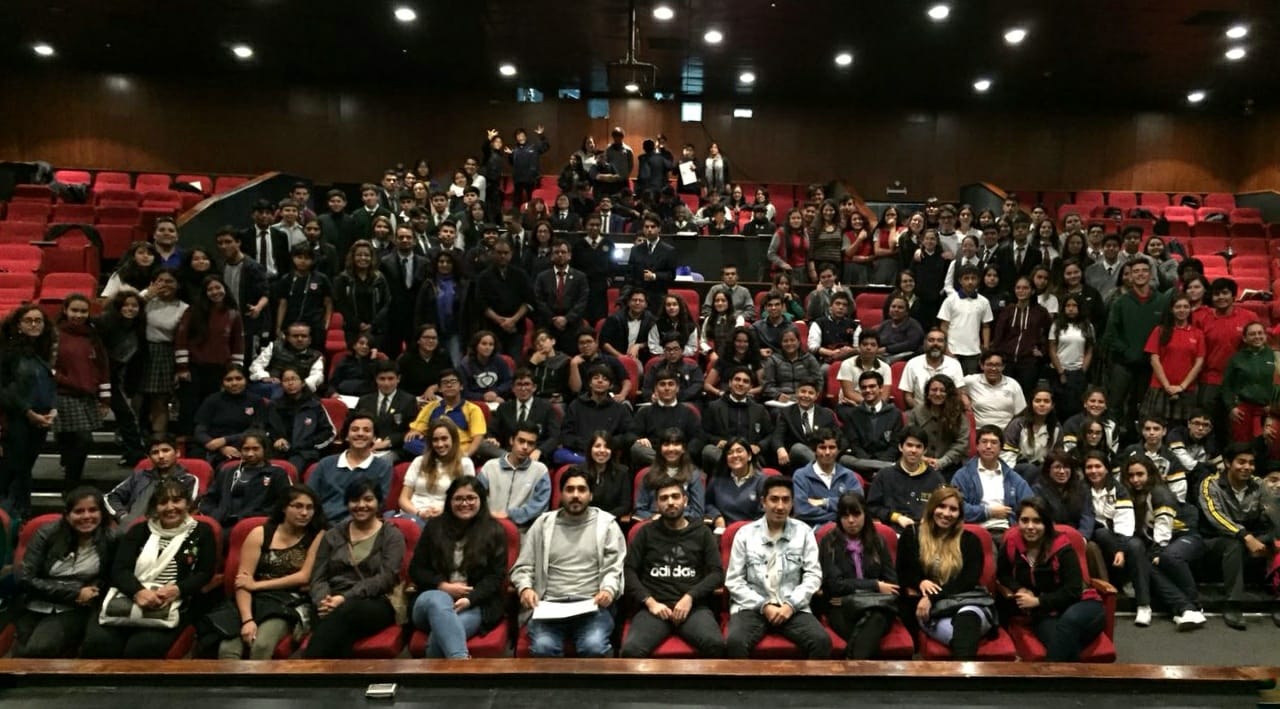 200 estudiantes fueron capacitados para participar de próximo torneo de debates de ciencia y tecnología