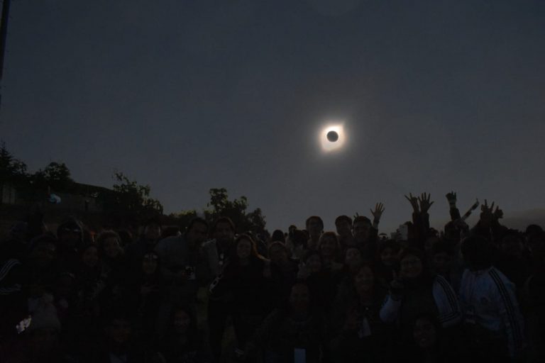 Delegación de Tarapacá viajó a La Higuera  para ver el eclipse solar del 2 de julio