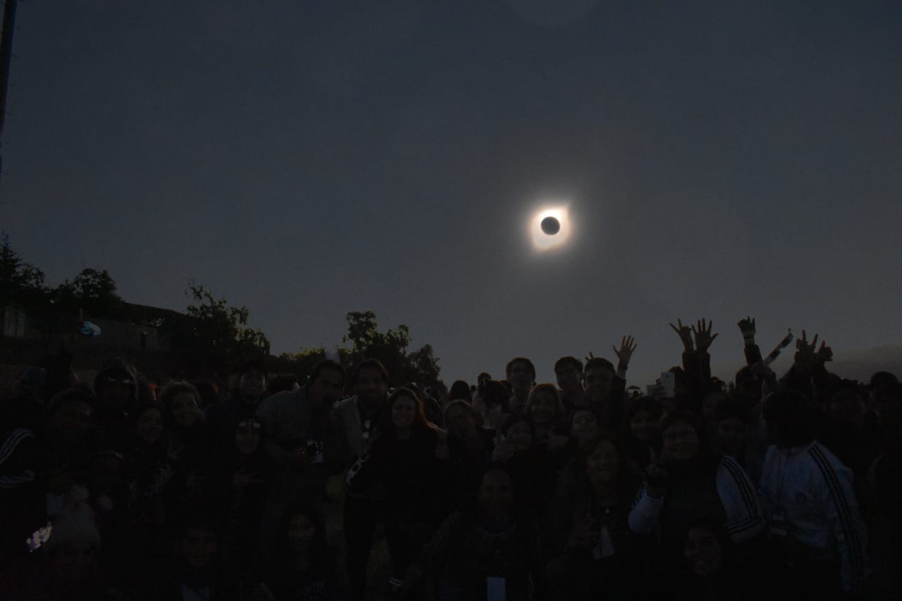 Delegación de Tarapacá viajó a La Higuera  para ver el eclipse solar del 2 de julio