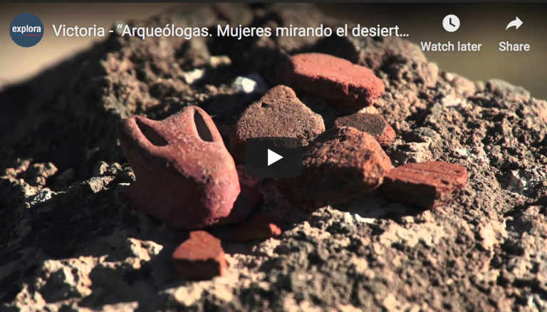Arqueólogas. Mujeres mirando el desierto – e1
